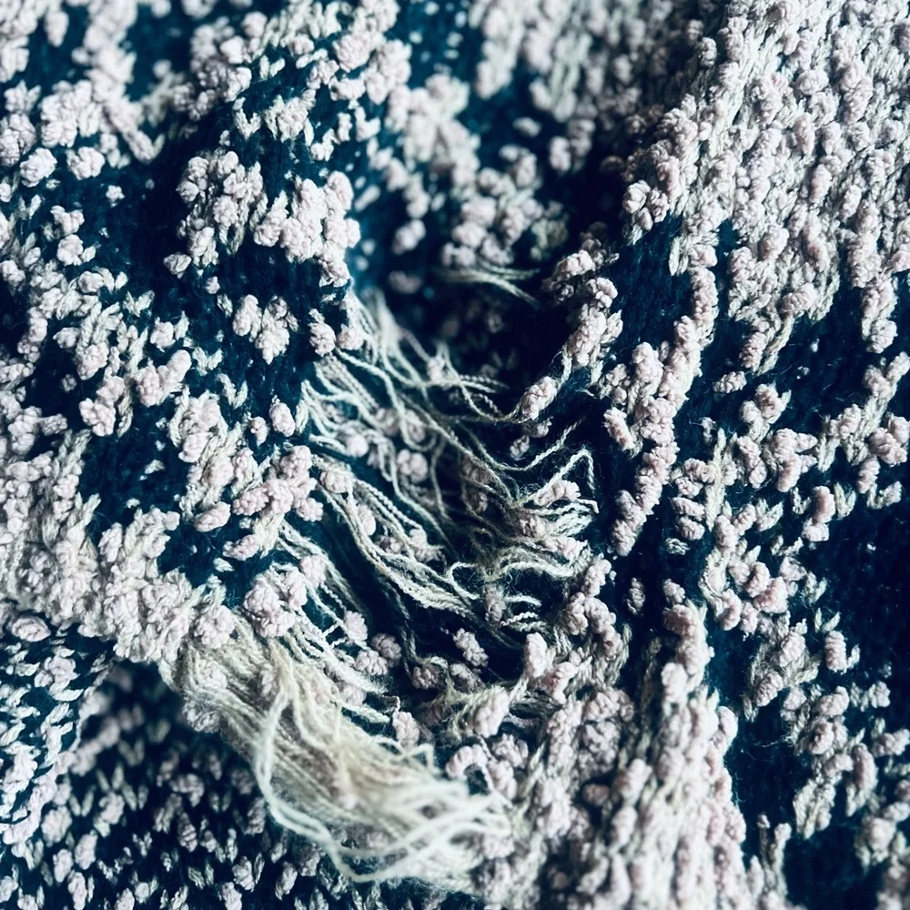 Distressed sweater - Picture 2 of 2